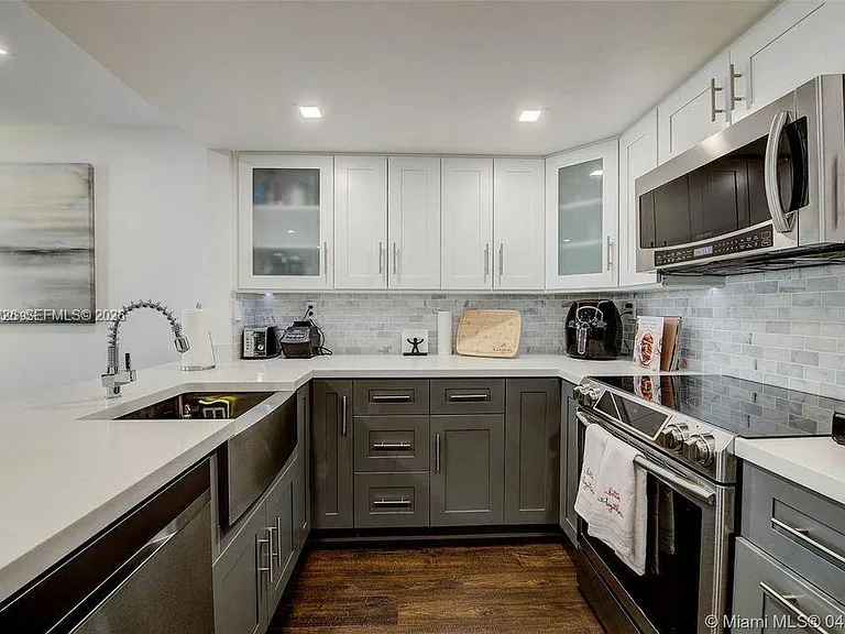6840 SW 45th Ln #6 — Photo 7