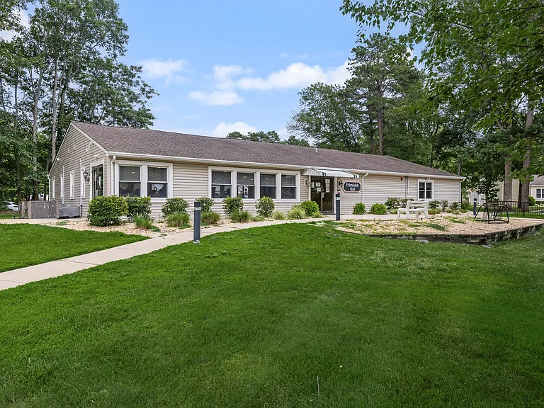 109 Huntington Dr — Photo 26