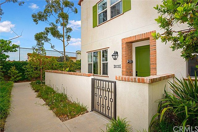 1st image of 809 El Paseo