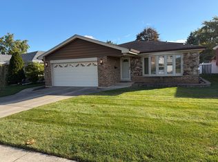 585 Leahy Cir, Des Plaines, IL 60016