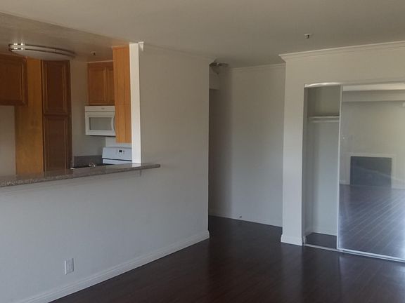 3rd image of 11162 Camarillo St APT 309