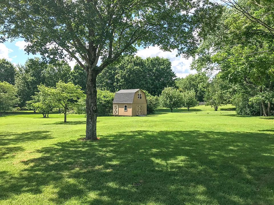 2nd image of 201 Maple Way