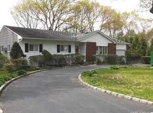 21 Northfield Dr, Ronkonkoma, NY 11779