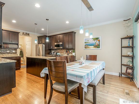 5th image of 11S324 Deer Trail Ct