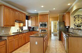 5th image of 3421 Edwards Dr