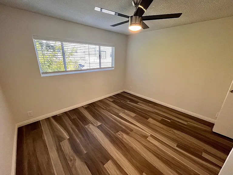 2215 N Beachwood Dr #204 — Photo 7