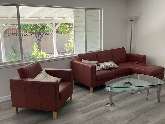 3rd image of 513 Moonbeam St