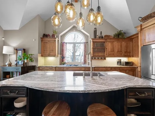 12303 W 139th Ter, Overland Park, KS 66221