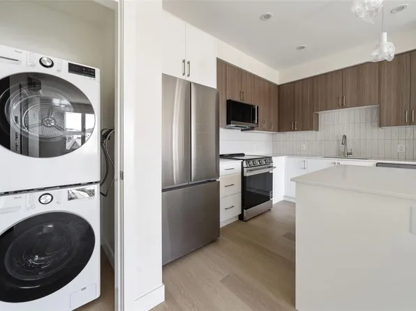 777 Station Ave #312, Langford, BC V9B 2S1
