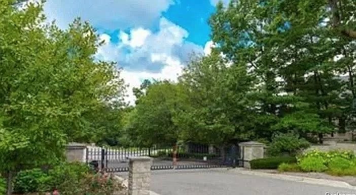 1st image of 559 Barrington Park Dr Unit 17