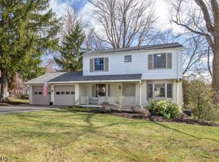 22 Pine Ln, Watchung, NJ 07069