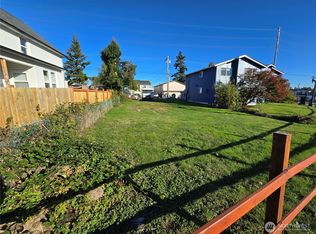 1409 E Marine View Dr, Everett, WA 98201