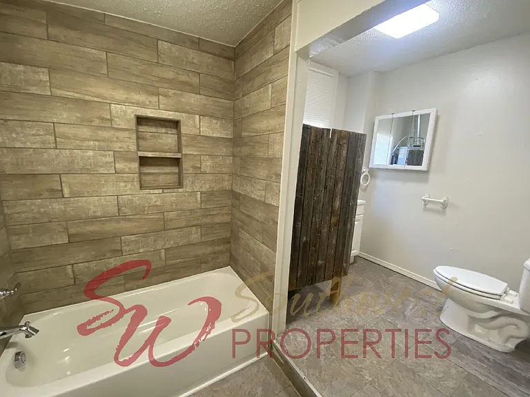 480 N Clinton St — Photo 8