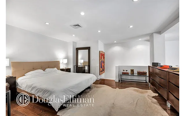Sold by Douglas Elliman | media 20