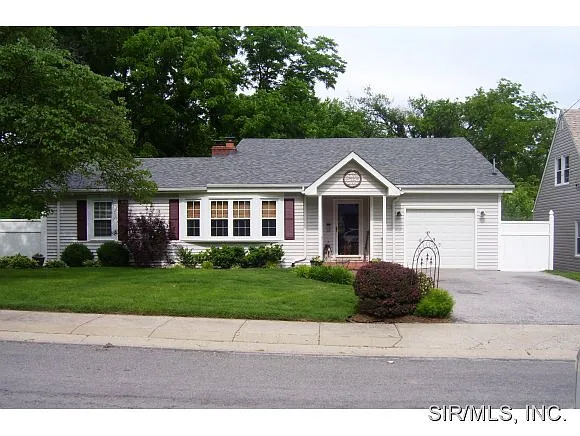 518 Western Ave photo 1