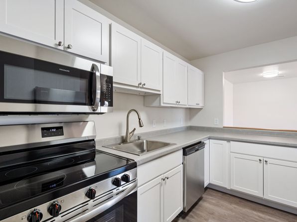 Riverstone Townhomes | 1801 Jackson St, Stoughton, WI
