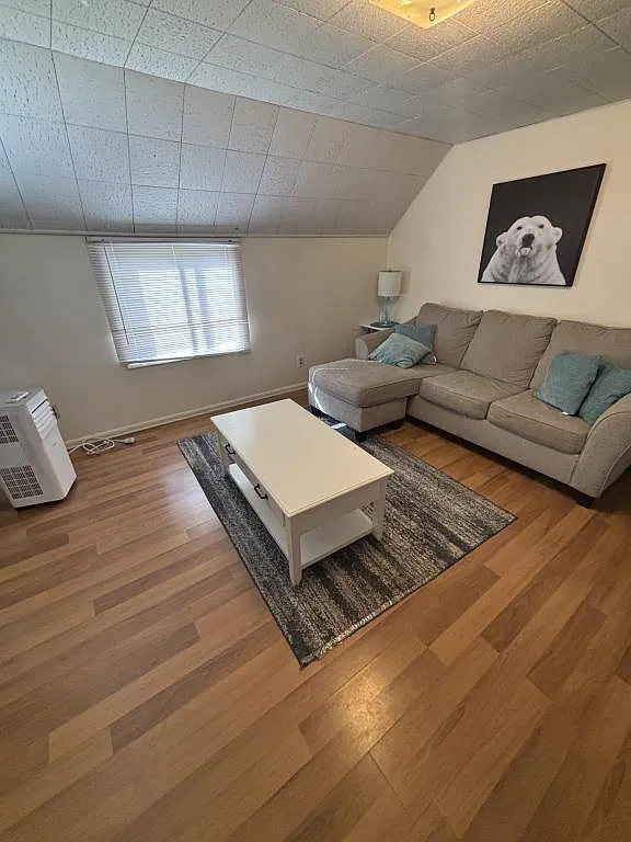 565 N 2nd St Unit A — Photo 2