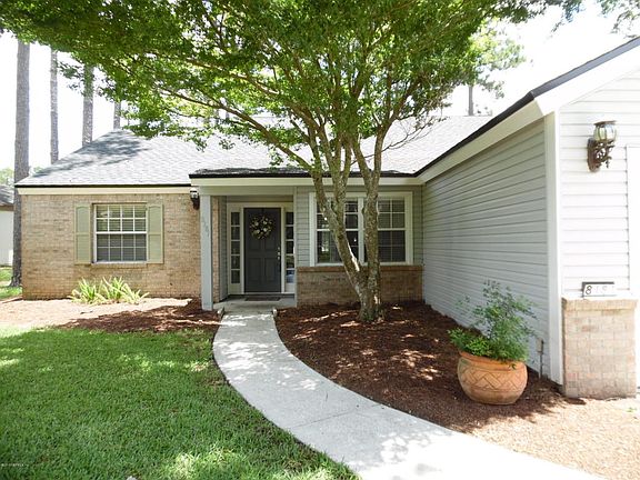 2nd image of 8181 Loch Lomond Ln
