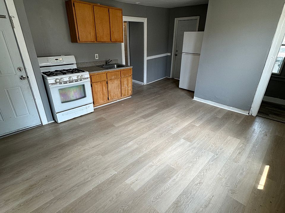 1st image of 37 Silver St APT 3