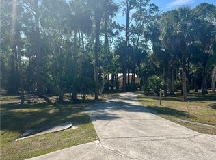 431 7th St NW, Naples, FL 34120