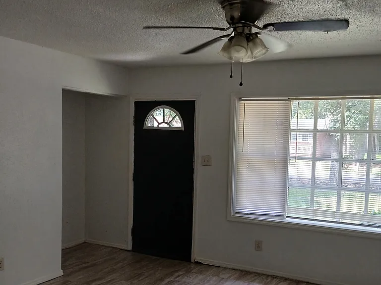 253 Golson Dr — Photo 2