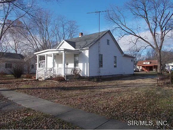 1351 Jefferson St photo 1