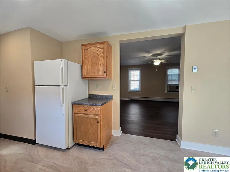 40 Evergreen St #B — Photo 10