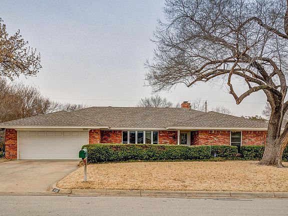 2nd image of 1005 Shelley Ct