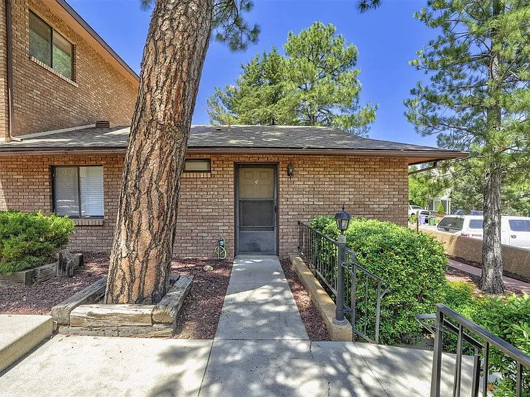 645 Ash St — Photo 1