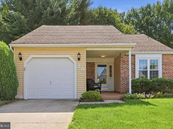 20 Falmouth Dr, Mount Laurel, NJ 08054