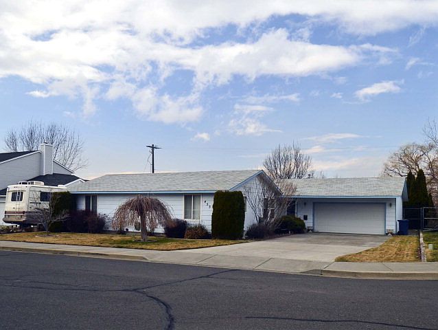 1st image of 453 SE Stanford Pl