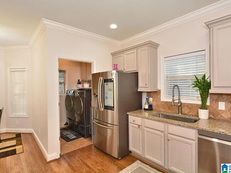 221 Castlehill Dr — Photo 6