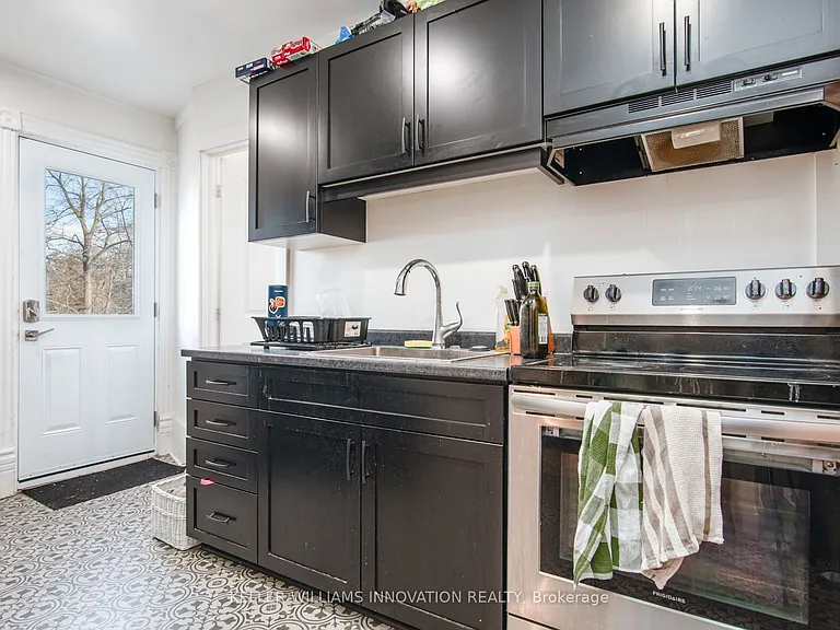 70 Waterloo Ave #B — Photo 8