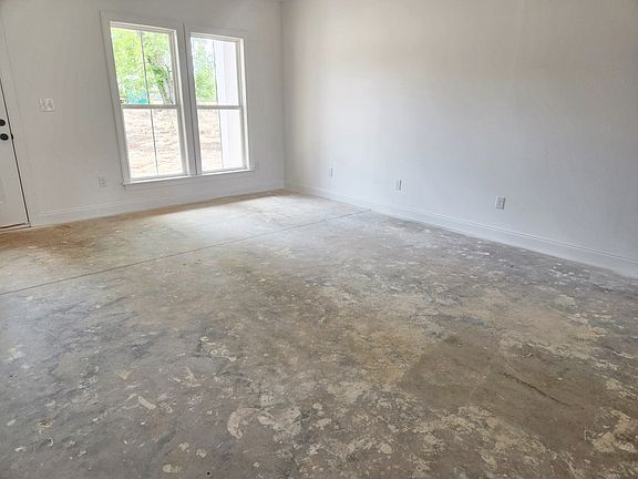 3rd image of 101 Brackley Ct