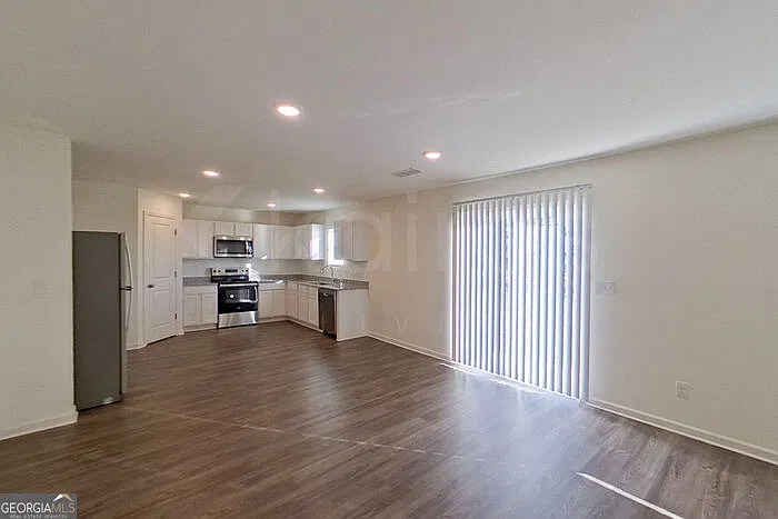 4 bed, 2.5 bath, 2014 sqft, $2,245 — Photo 4
