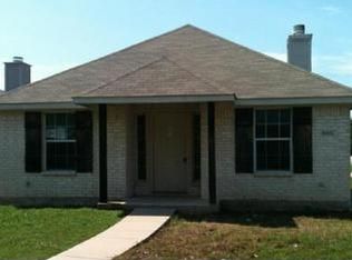 9200 Coral Ln, Fort Worth, TX 76140