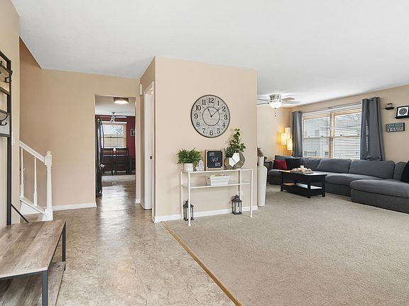 3rd image of 1032 W Park Place Dr