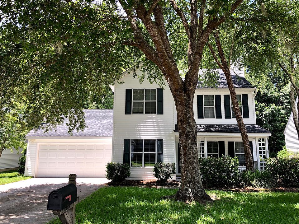 2nd image of 1315 Center Lake Dr