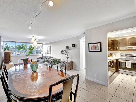5th image of 1160 N Federal Highway #423