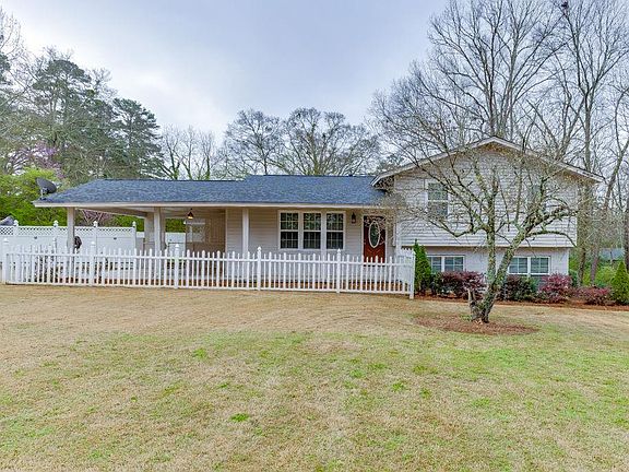 4th image of 206 College Cir