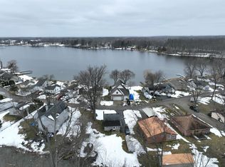 402 Oglethorpe Dr, Lapeer, MI 48446