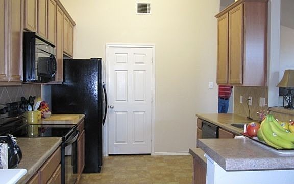 5th image of 429 Weeping Willow Dr