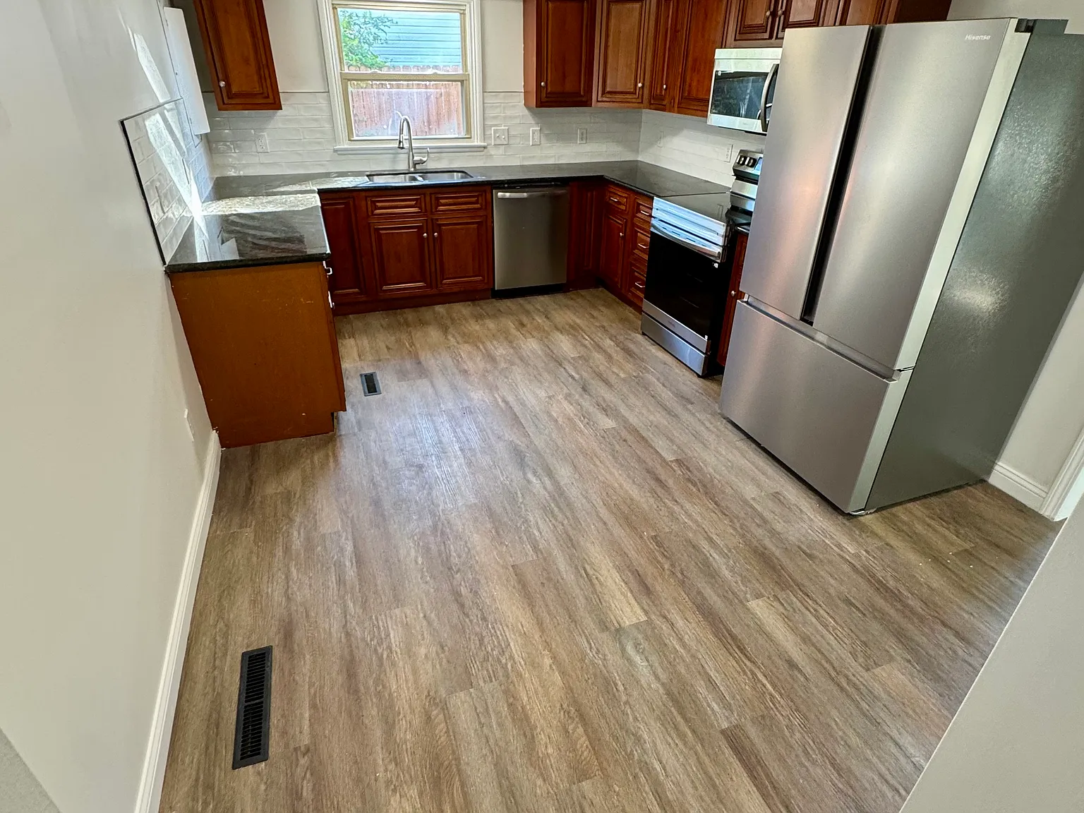 3 bed, 1369 sqft, $2,000 — Photo 4