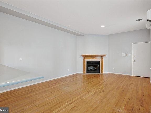5th image of 1731 Wallace St APT 202