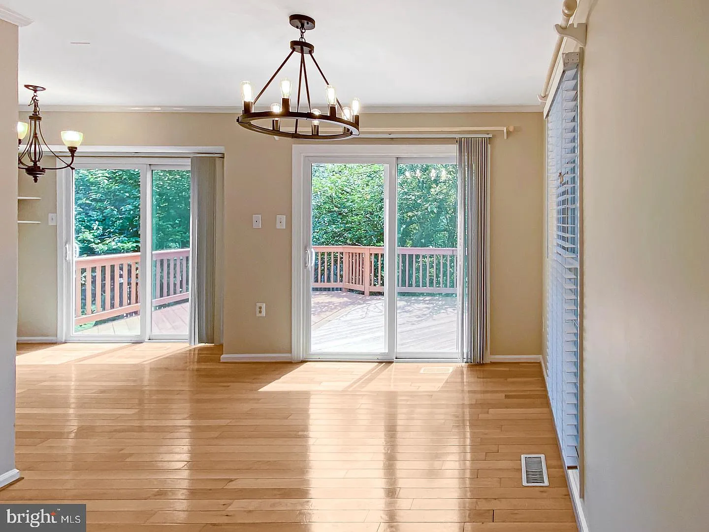 3 bed, 4.0 bath, 2254 sqft, $3,150 — Photo 4