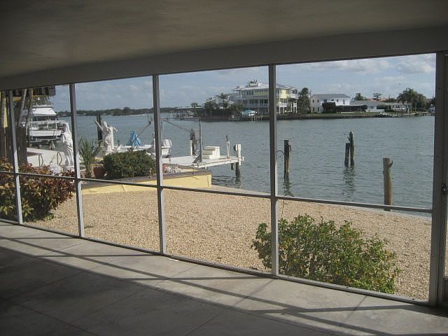 2nd image of 401 Palm Is SE