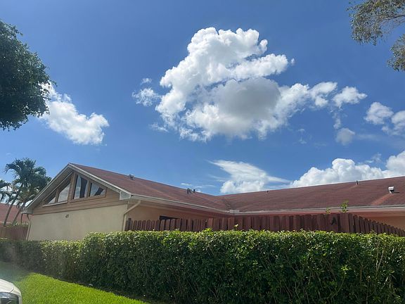 5th image of 4371 Woodstock Drive #D