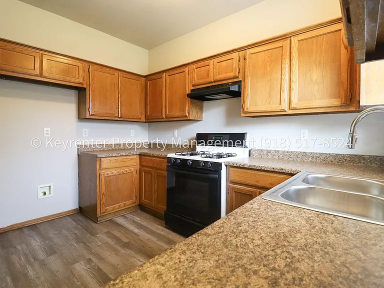 9134 E 24th St — Photo 14