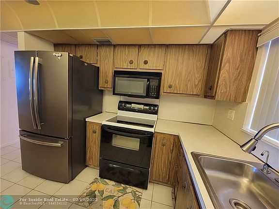 5th image of 9561 Sunrise Lakes Blvd APT 203