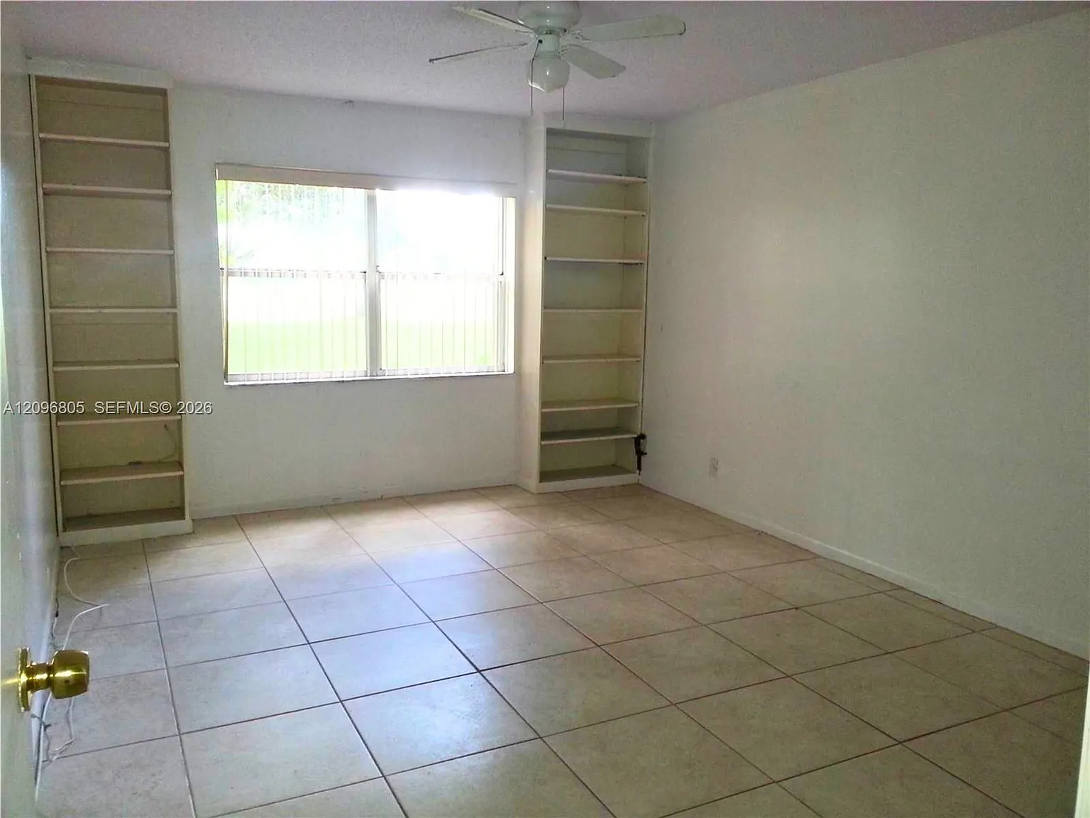 6001 N Falls Circle Dr — Photo 4